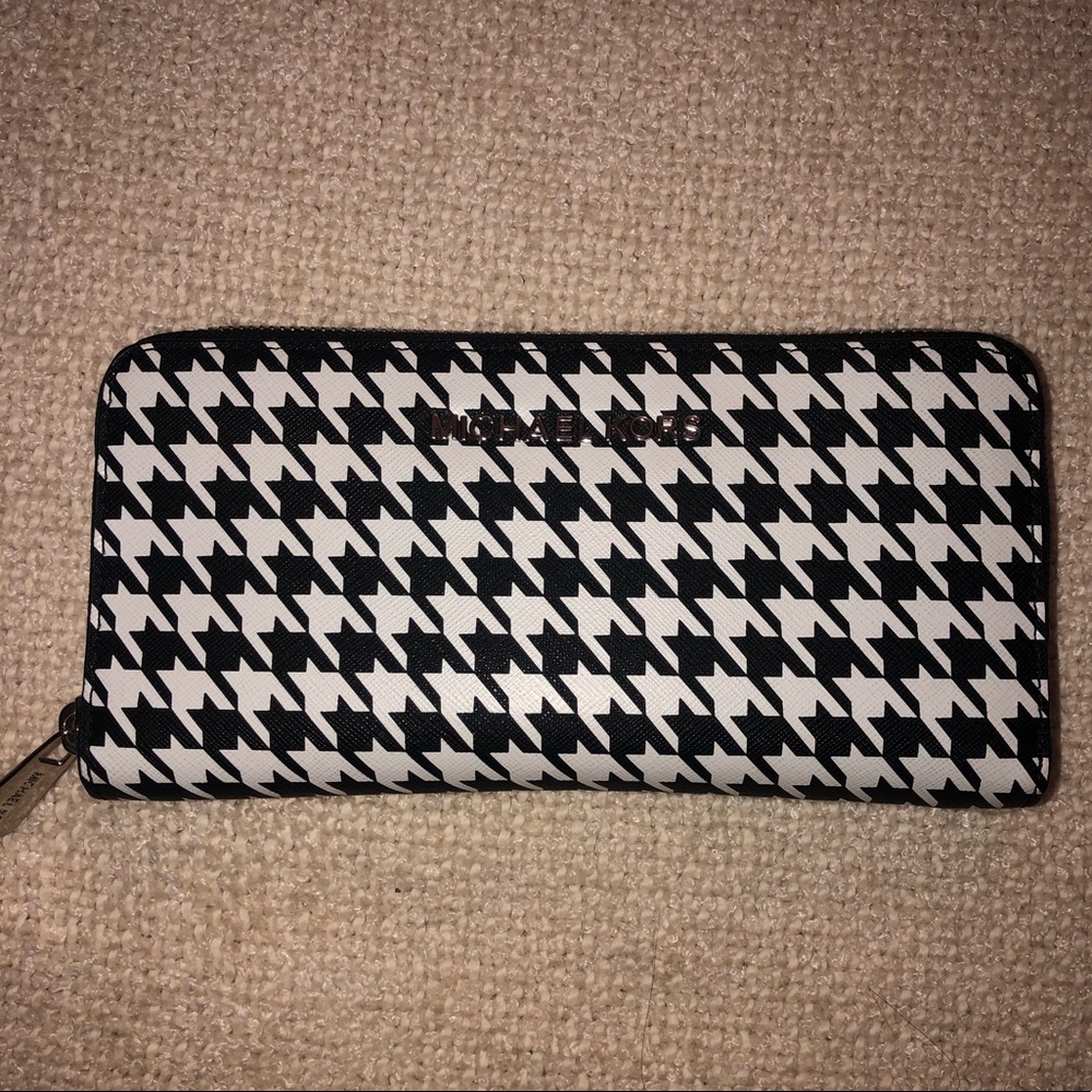 Michael Kors Houndstooth Wallet